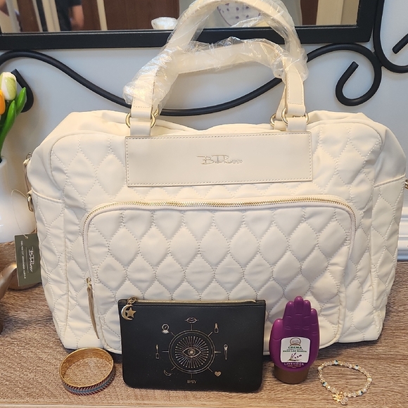 What's in the Box?!?! Five Edition - Picture 1 of 11